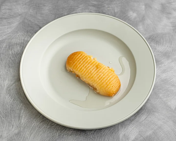 Golden ridged hurmasice dessert