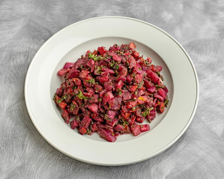 Colourful piyaz salad with red onion and herbs